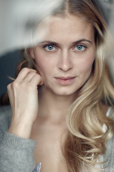 Sedcardmotiv 01 - Ein fröhliches Portrait von Model 874